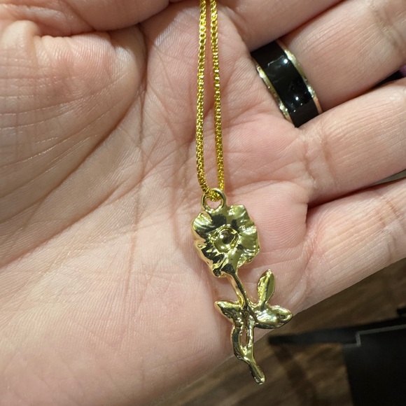 18k gold plated Gold Rose Pendant Necklace - Picture 8 of 9